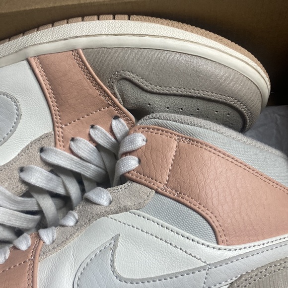 Air Jordan 1 Mid 'Milan' • US M 8 (Equivalent to US W 9.5) - Picture 11 of 11